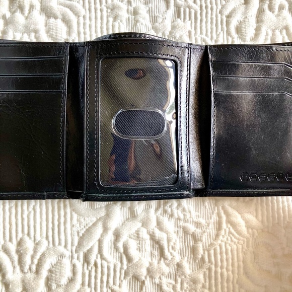Fossil Black Leather Wallet and Key Fob Set - Picture 7 of 14
